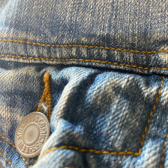 Levi’s button down jean jacket - Picture 8 of 10